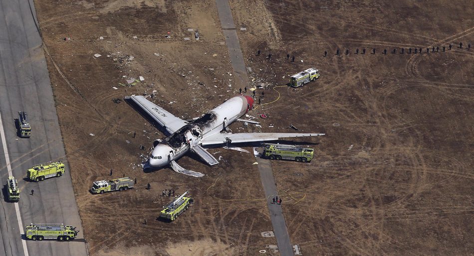 韩亚航空公司航班在旧金山国际机场降落时坠毁