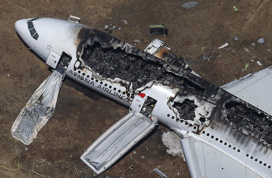 韩亚航空公司航班在旧金山国际机场降落时坠毁
