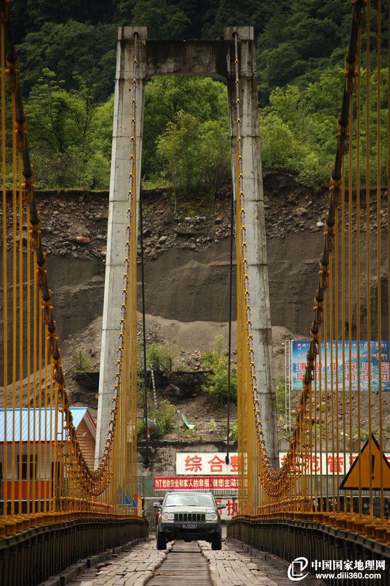 川藏公路通麦大桥